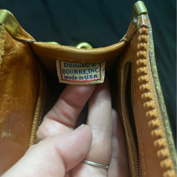 Vintage Designer Dooney & Bourke White & Tan Leather Shoulder Bag - Picture 2 of 7